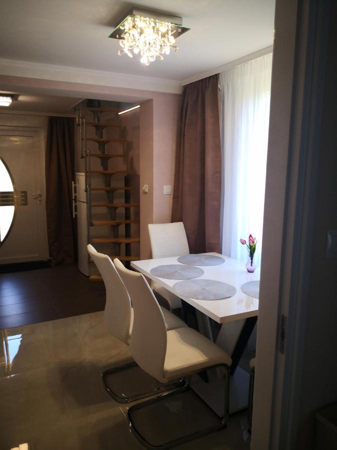 Kupola Apartman Szegedin Exterior foto