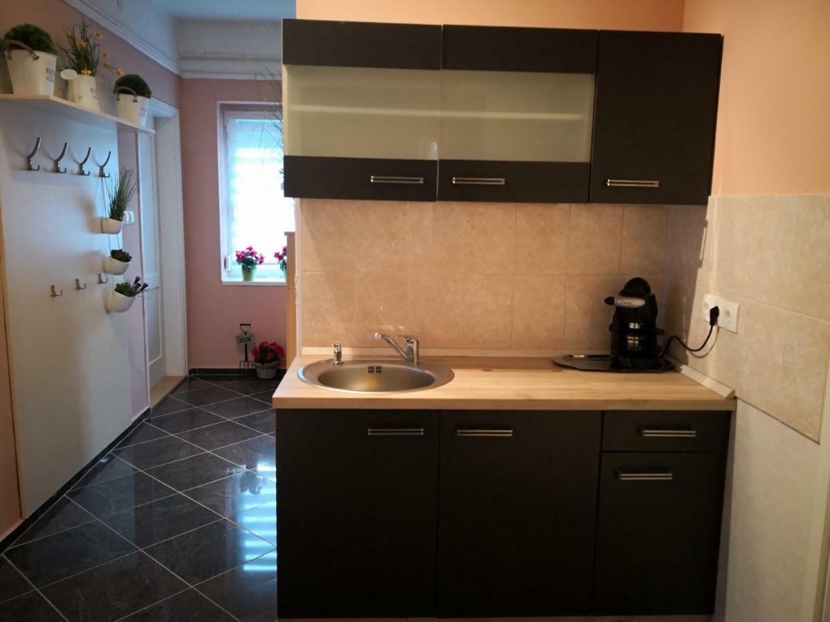 Kupola Apartman Szegedin Exterior foto