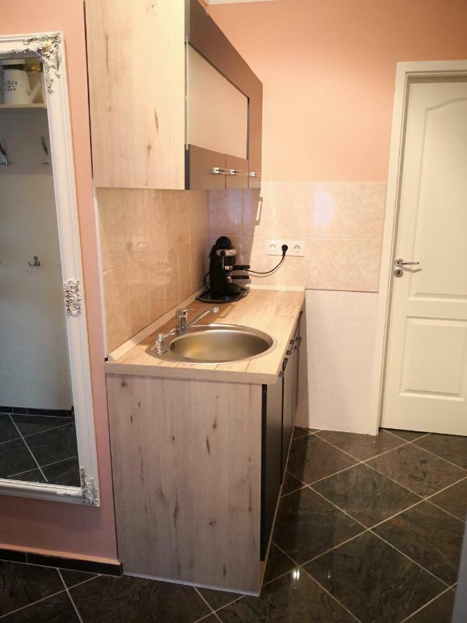 Kupola Apartman Szegedin Exterior foto